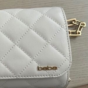 * NEW * Bebe White Cushioned Shoulder Bag with Gold Chain